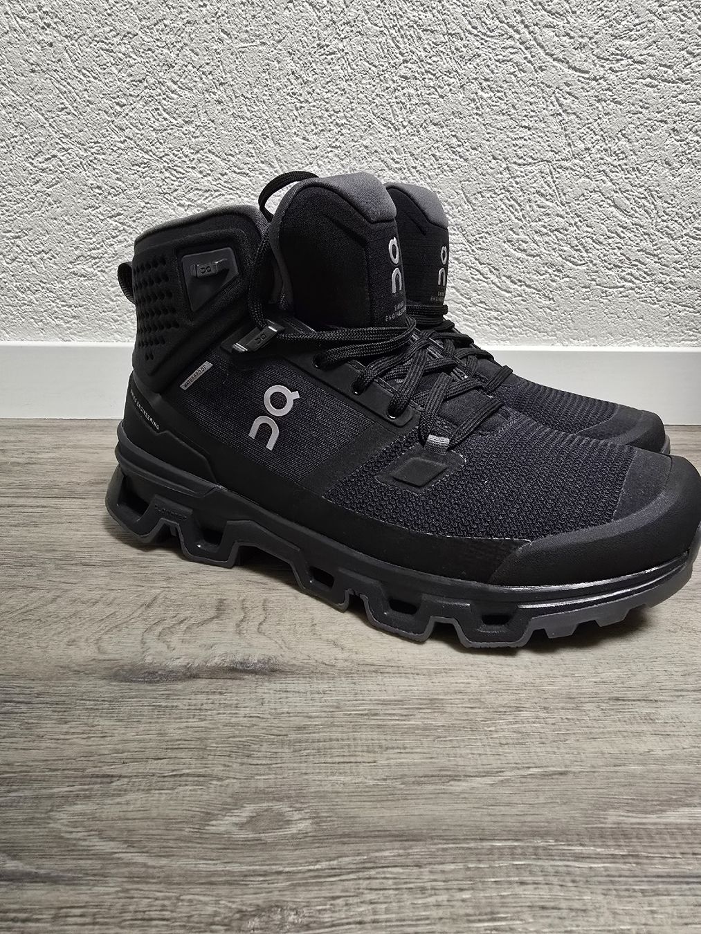 Scarpe da donna: On Clouderock Wanderschuhe Gr. 39 - wasserdicht – Nuovo e nell'imballaggio originale da St.Peterzell venduto da the2ndchance 1