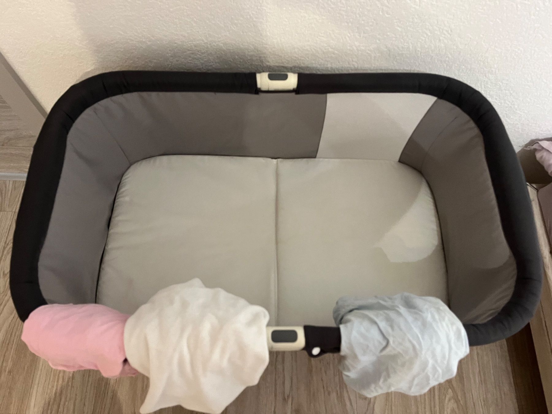 Chicco Lits: Cododo Chicco pliable et compact pour le voyage avec 3 draps – D'occasion à Estavayer-le-Lac par stelina13 1