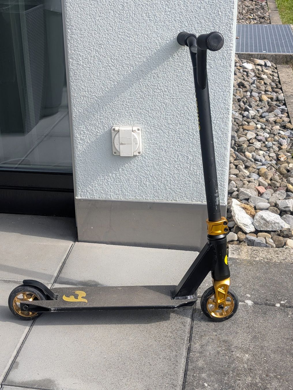 Chilli Kickboard: Chilli Pro Scooter 3000 Gold/Schwarz – Usato da Unterägeri venduto da Damian1978