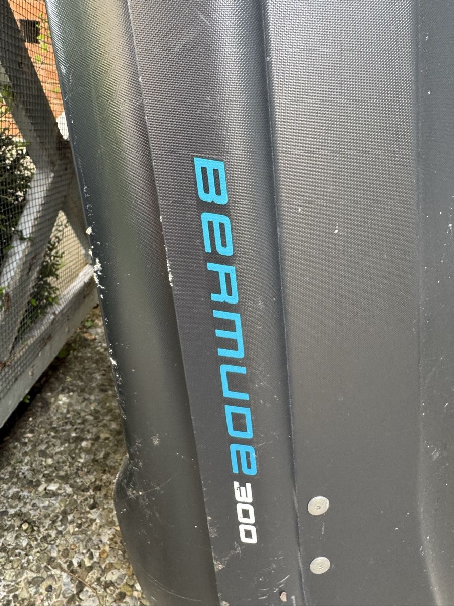 Box da tetto: Coffre de toit NORAUTO Bermude 300 noir – Usato da Neuchatel venduto da frp_ncm6 1