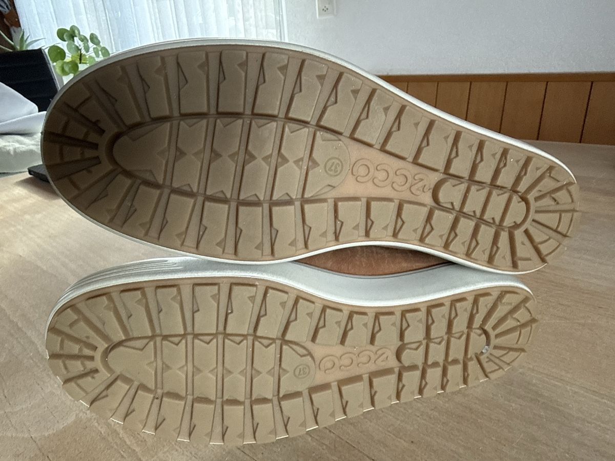 Ecco Scarpe da donna: Schuhe Leder Ecco Gr. 37 – Usato da Dettighofen (Lengwil) venduto da Dolol 2