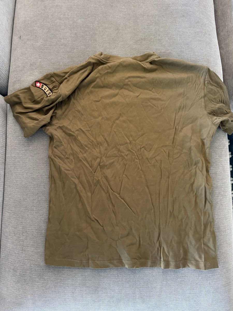 Schweizer Armee Kleiderpakete: Schweizer Armee Set T-Shirt und Pullover Grösse 56 – Gebraucht aus Winterthur von ivule2000 2