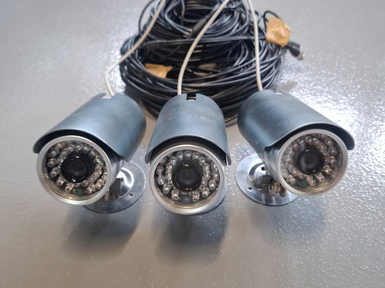 Systèmes d'alarme: 3x Caméra de surveillance CCD S-4088C – D'occasion à Villars-Ste-Croix par pau_8fls