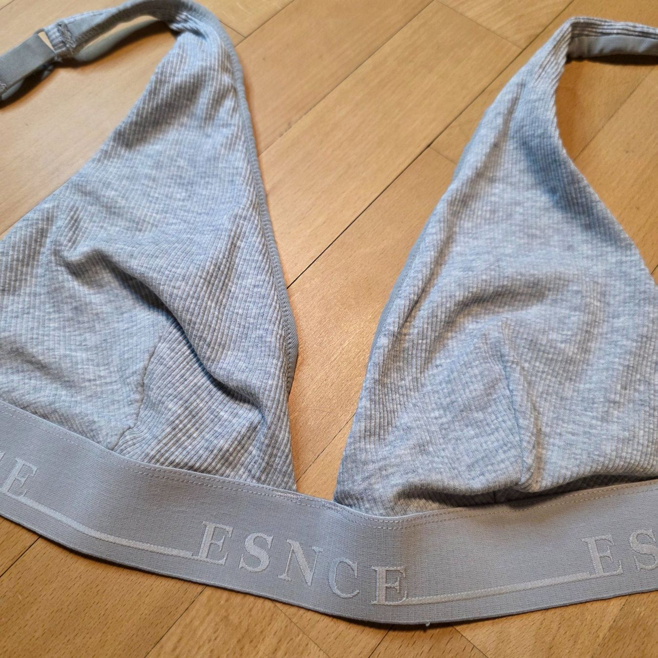 Altra biancheria intima: Esnce Bralette Gr. 40/L Grau – Usato da Wald ZH venduto da CapLux 2