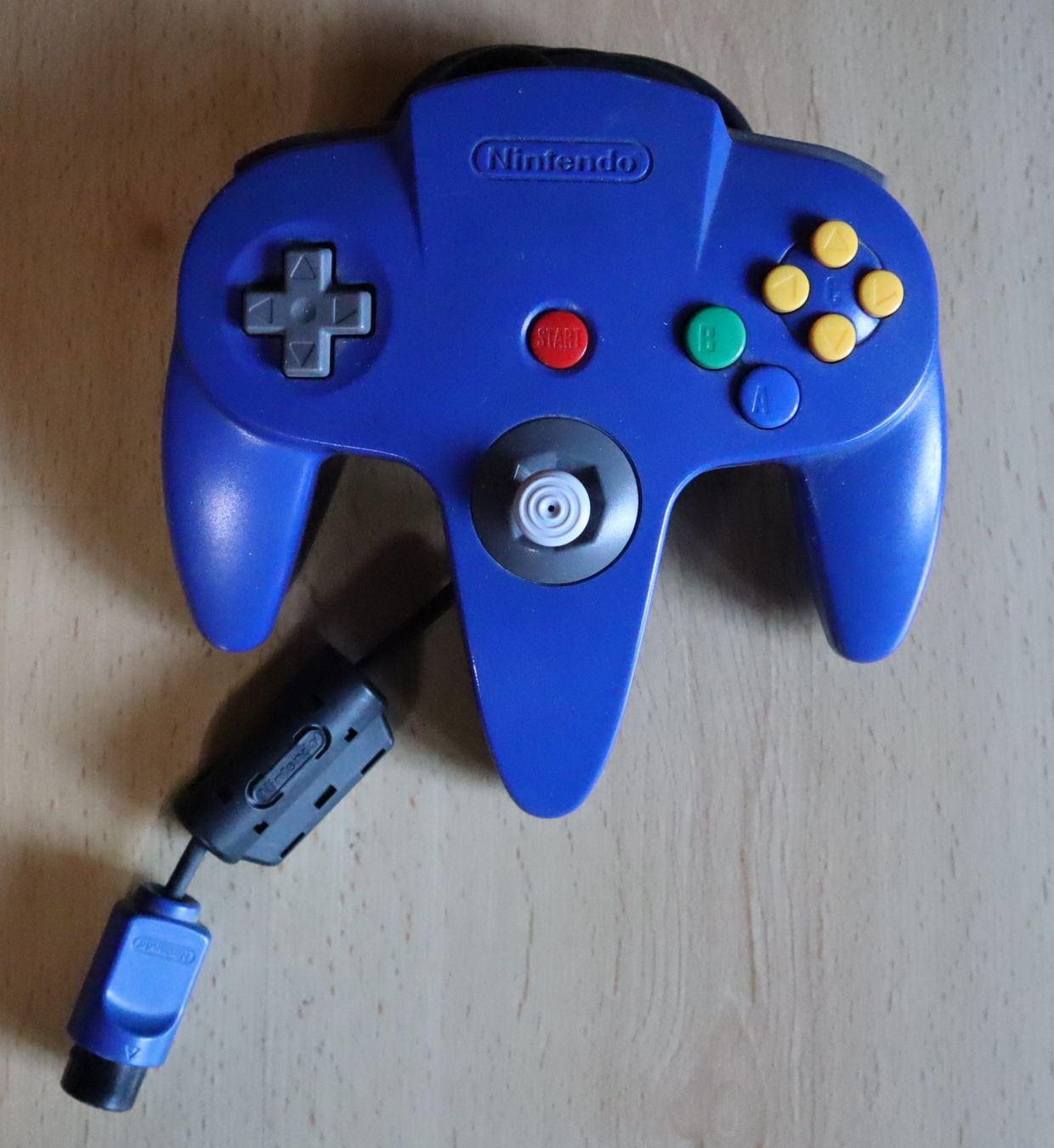 Nintendo Console: Nintendo 64 Konsole mit blauem Controller & 5 Top Games – Usato da Ochlenberg venduto da on3x 1