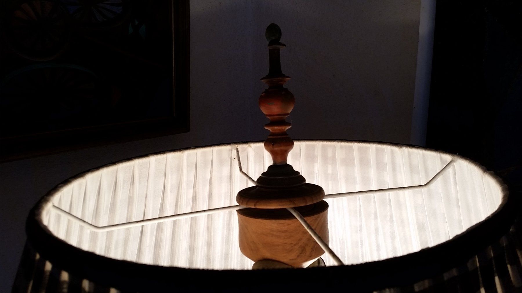 Lampade: Stehlampe, antik, Holz mit Stoffschirm – Usato da Herrliberg venduto da AlexandraBopp 2