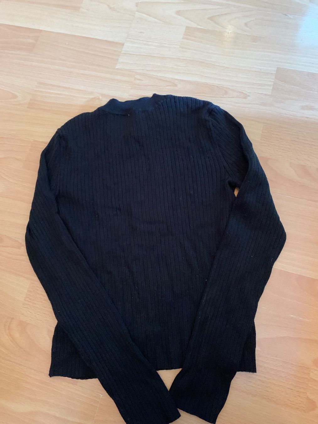 H&M Maglioni & Felpe: Joli pull noir H&M taille xs – Usato da MEYRIN venduto da Gwendo10 1
