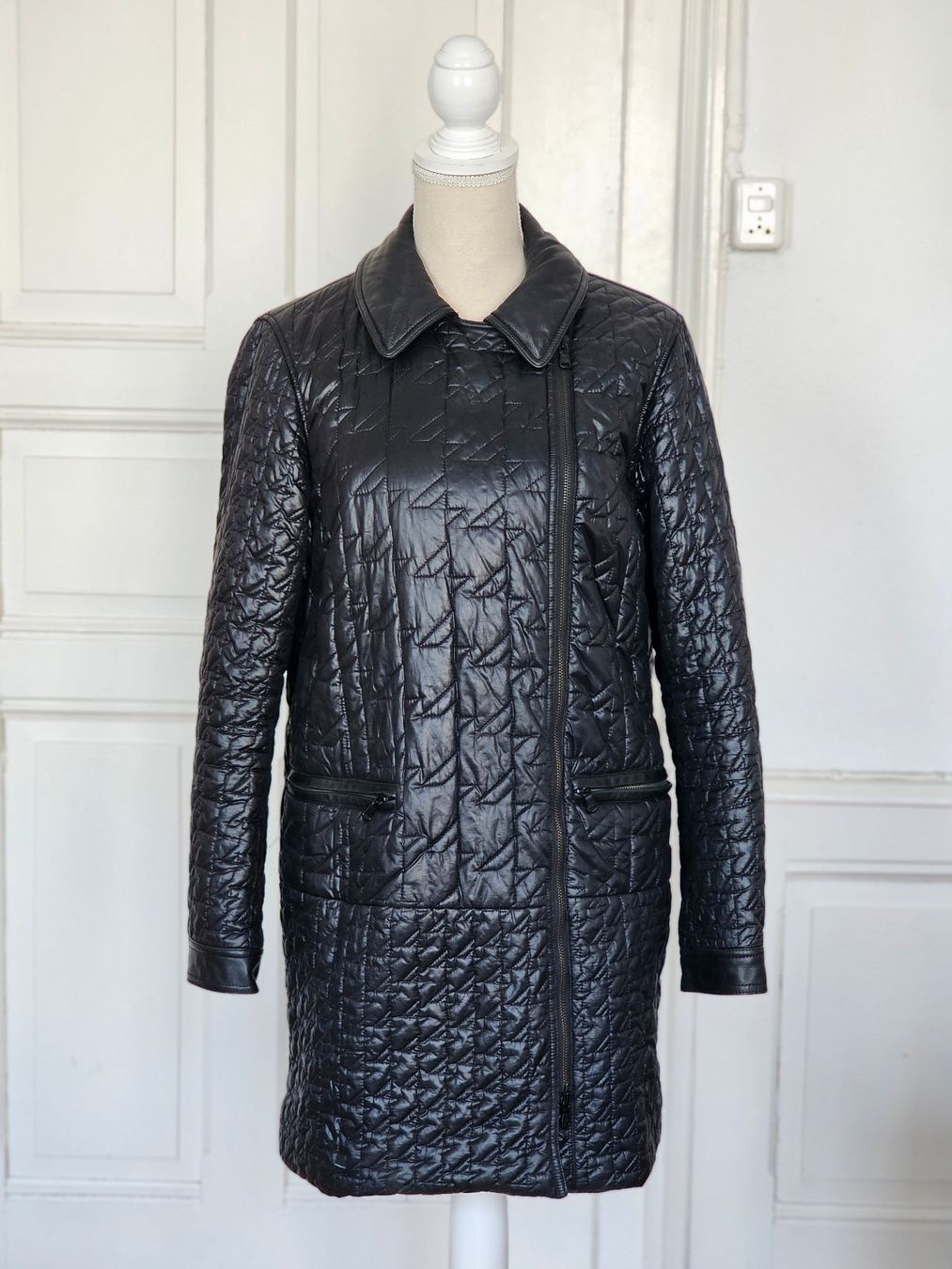 Marc Jacobs Cappotti: Schwarzer gesteppter Mantel, Marc Jacobs, Leder, Gr. M – Usato da Ried-Brig venduto da Zzyzx