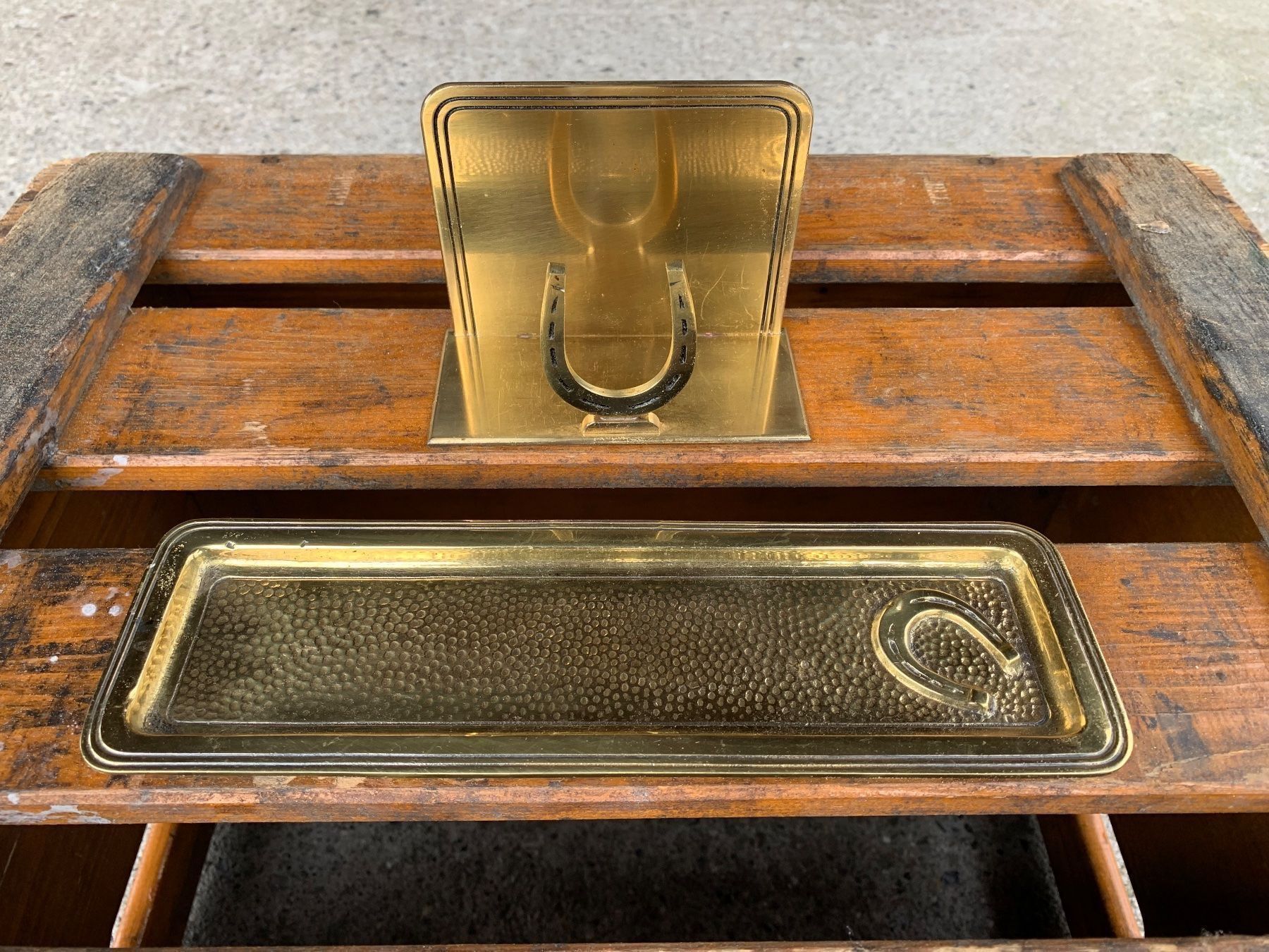 Figuren: schöne Walter Latscha Schreibtisch Garnitur – Gebraucht aus Feldbach von Olive1 1