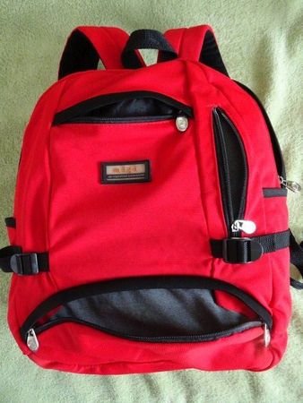Rucksack rot 37x8x12cm. Leichter Tagesrucksack