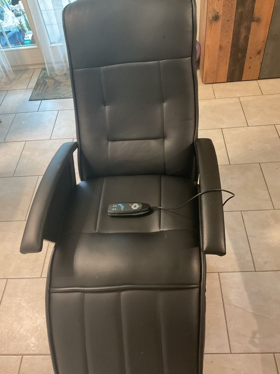 Poltrone: Schwarzer Massagesessel mit Relaxfunktion - gebraucht – Usato da Balterswil venduto da oal_r7cp