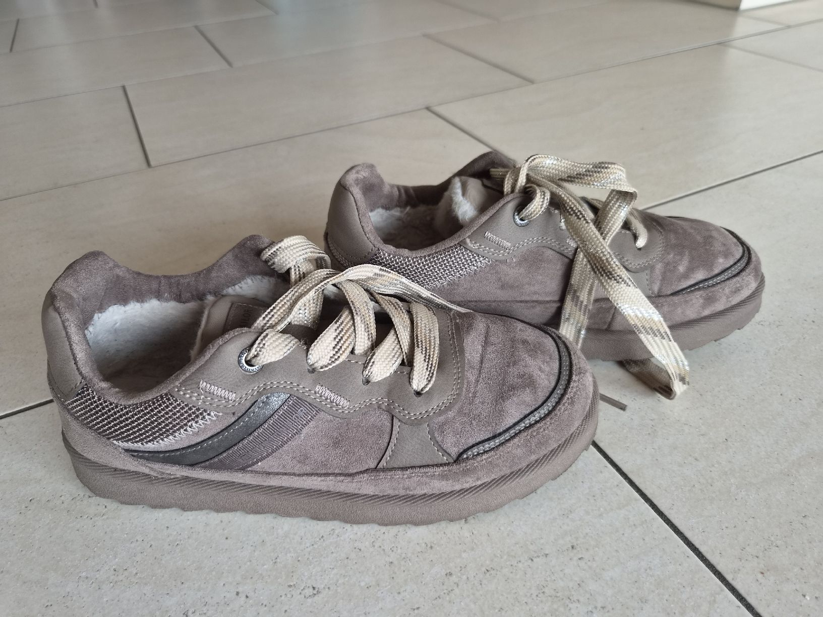 Tom Tailor Scarpe da donna: TOM TAILOR Sneaker mit Fellfutter – Usato da Sigriswil venduto da Aline_87 4