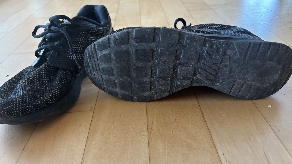Scarpe da donna: Baskets Nike noires, taille 39, bon état – Usato da Pomy venduto da Pomnath 4