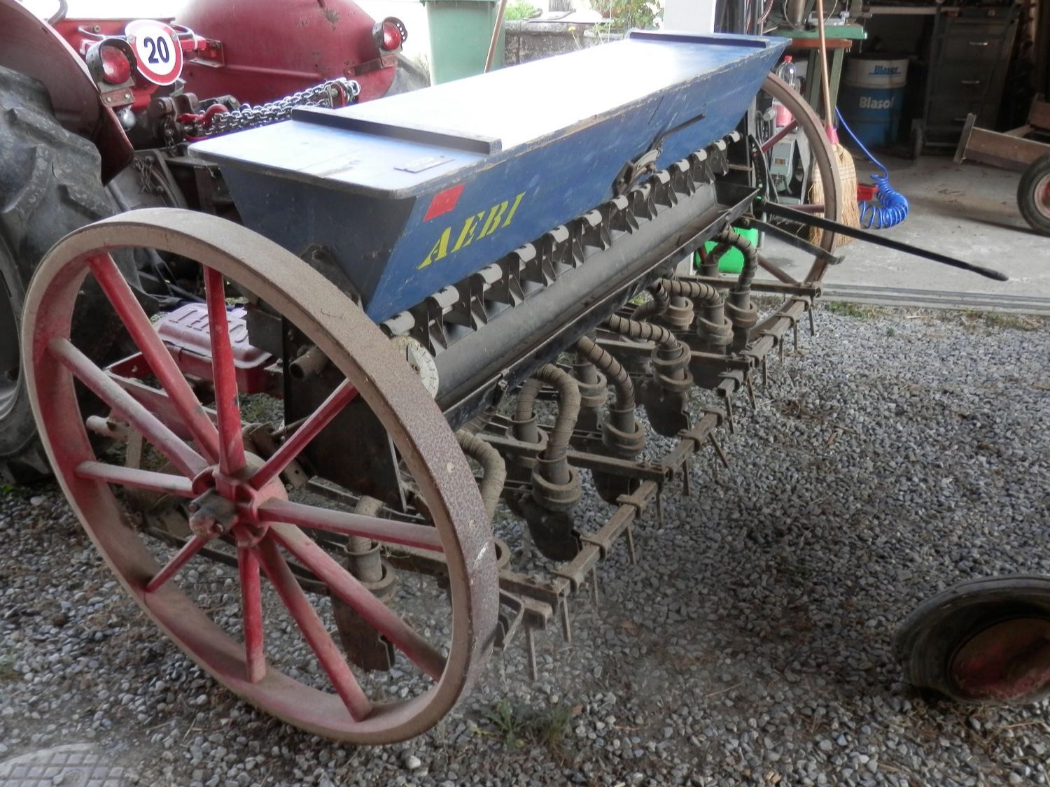 Aebi Alle Maschinen: alte Sämaschine Aebi – Gebraucht aus Niederhasli von 1.Biker 1