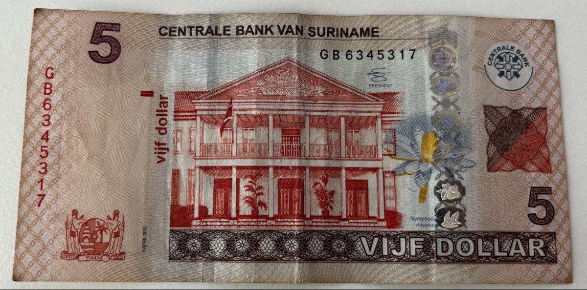 Banconote: Suriname 5 Dollars 2012 – Usato da Algetshausen venduto da Carrhard