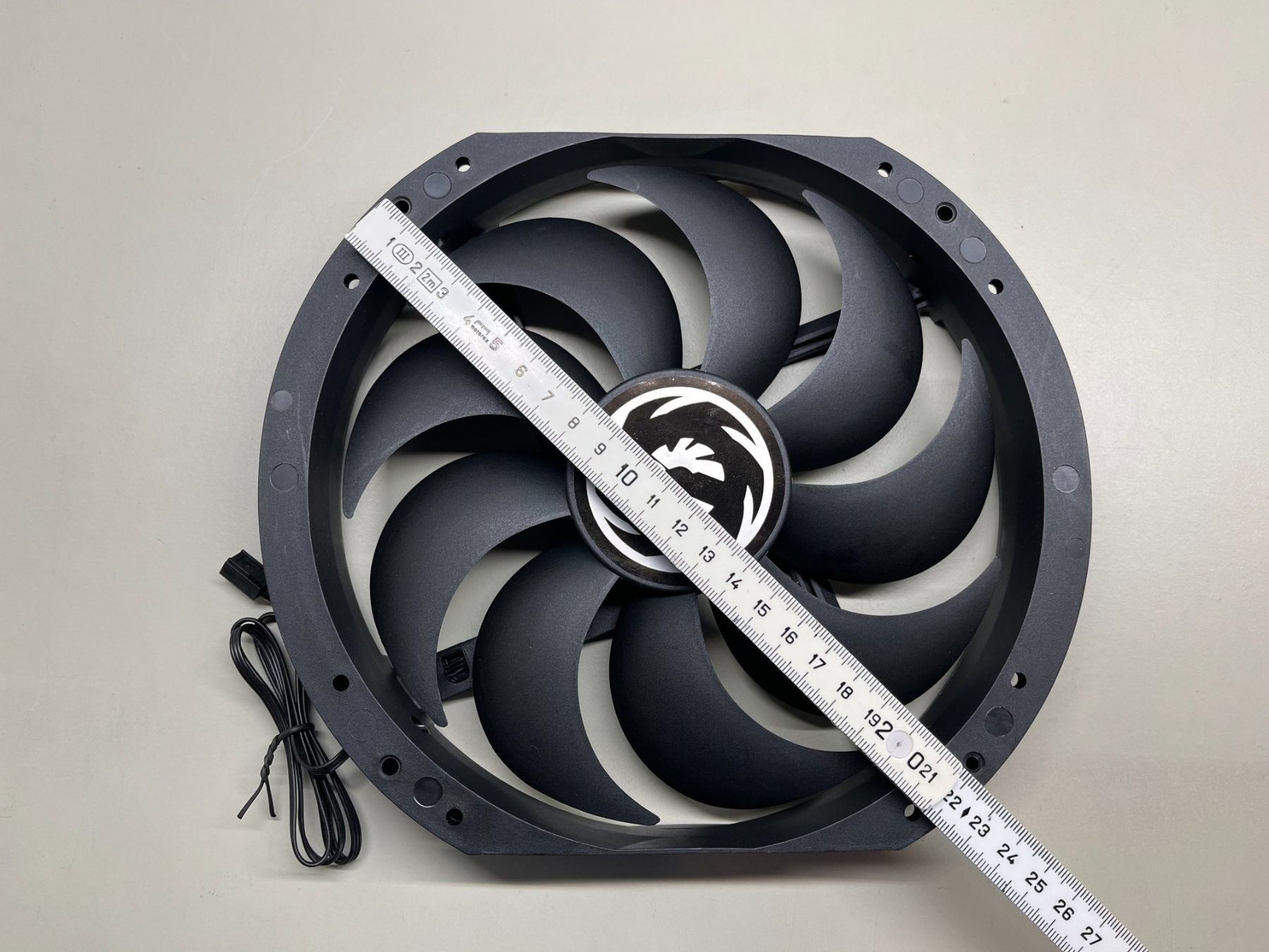 Thermaltake Ventilatori: PC Lüfter Gross 22cm 2 Stück – Nuovo (secondo la descrizione) da Jenaz venduto da Speedy350 3