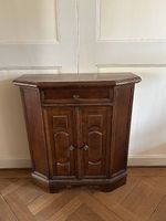Kleines Holzschränkchen / Beistellschrank