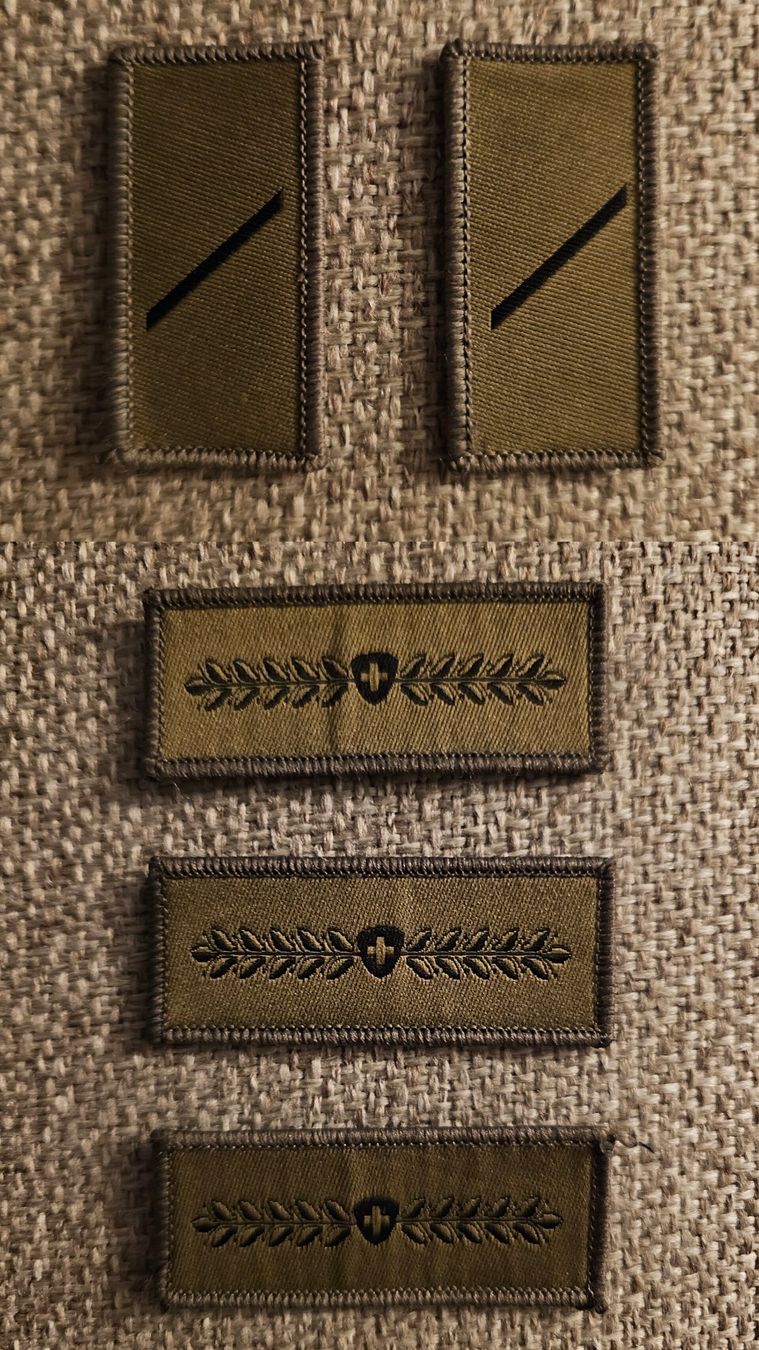 Schweizer Armee Placchette & Badge: Original CH ARMEE 2x RangabzeichenSoldat + 3x MilizPatch – Nuovo (secondo la descrizione) da Steffisburg venduto da Zurbriggen