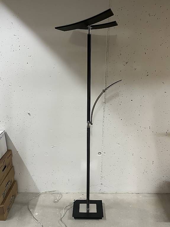 Lampade: Stehlampe schwarz – Usato da Luzern venduto da Luz6005 1