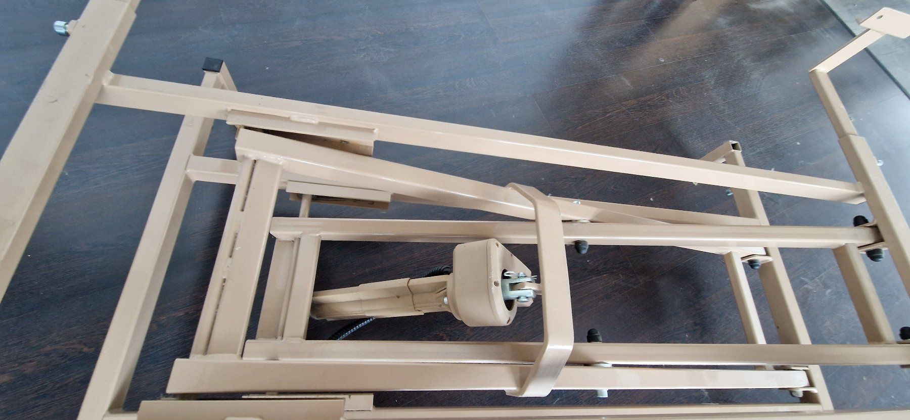 Attrezzature mediche: Pflege Bett Gestell mit Untermatratze Nr. 30 – Usato da Niederbipp venduto da Trude04 7