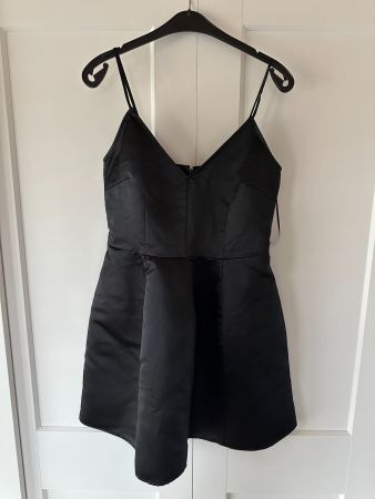 Schwarzes Satin‑Kleid - Neu mit Etikett - Spaghettiträger