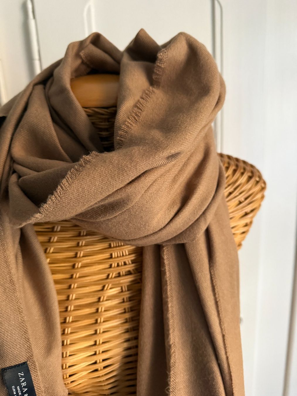 Zara Foulard & Sciarpe: ZARA - Schal Tuch hellbraun gross – Usato da Zürich venduto da Diazaio 2