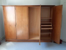 Kleiderschrank