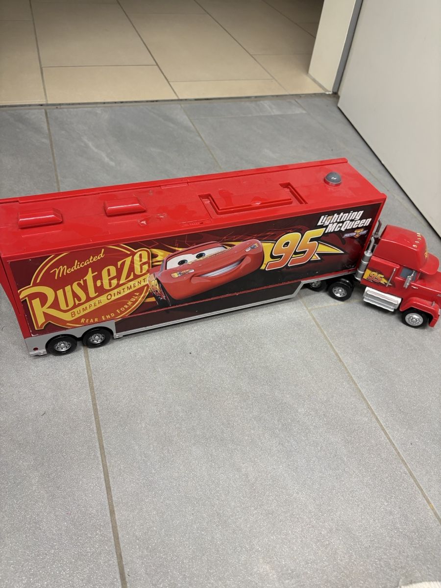 Disney Jouets: Cars Lightning McQueen Trailer – D'occasion à Witterswil par gandia05