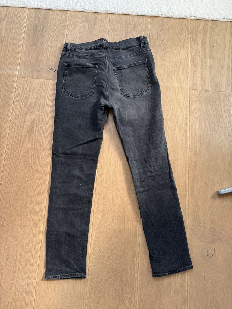 Jeans: Cheap monday jeans schwarz 33/32 – Usato da Bettingen venduto da bensan 1