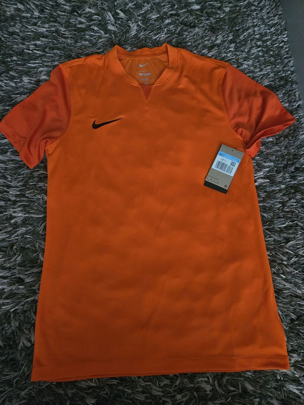 Nike Leibchen & Hosen: Nike Dri Fit Trikot Gr.M – Neu und originalverpackt aus Emmenbrücke von TopGato
