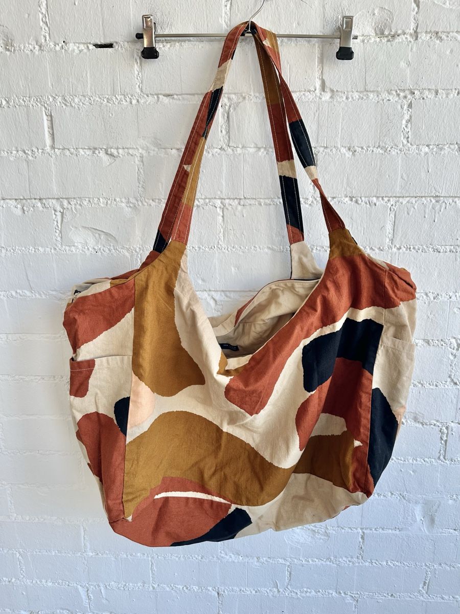 Zara Borse: ZARA Gemusterte Maxi-Tasche aus Baumwolle – Usato da Bern venduto da Fraeuleinhonig