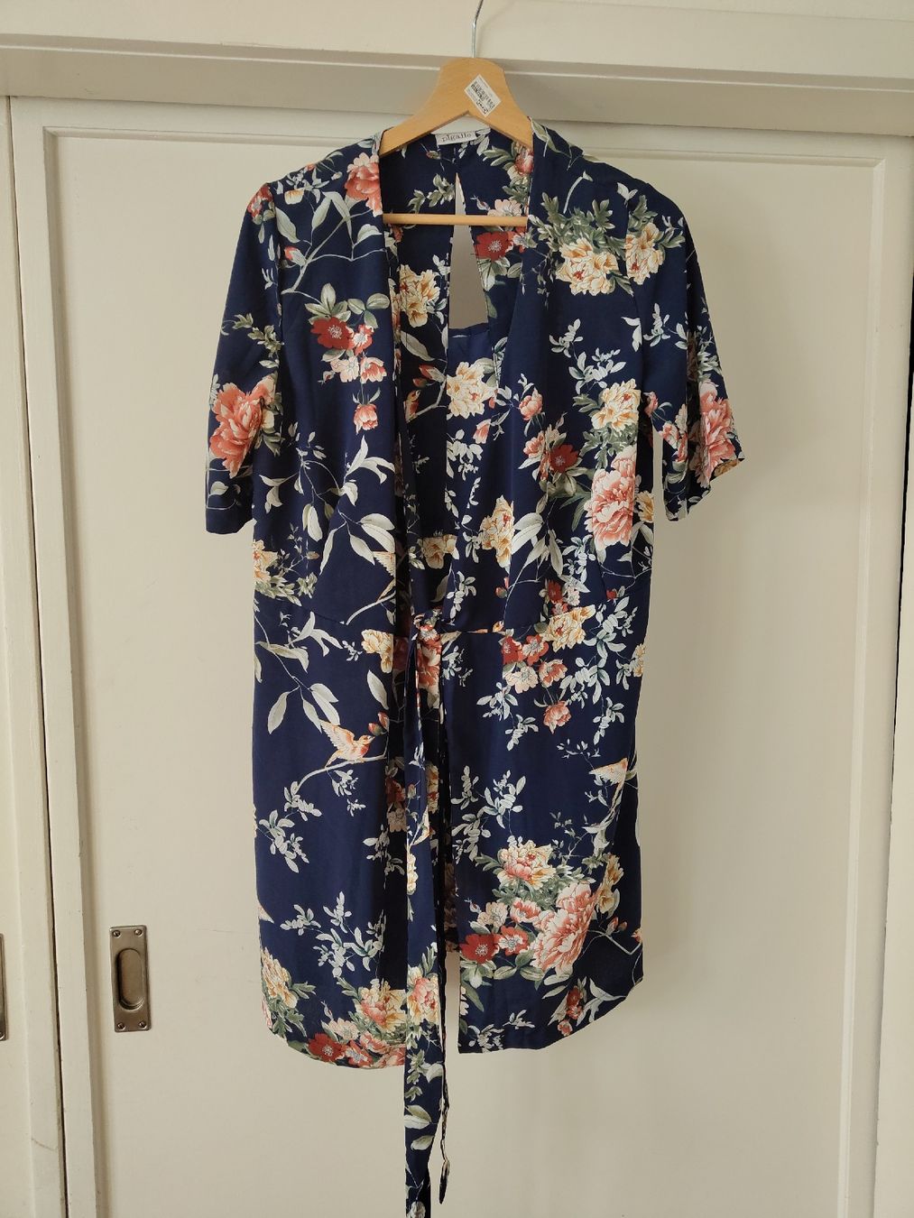 Vestiti: Damen Kimono dunkelblau Blumenmuster Grösse S – Usato da Spiegel b. Bern venduto da M.Raymond