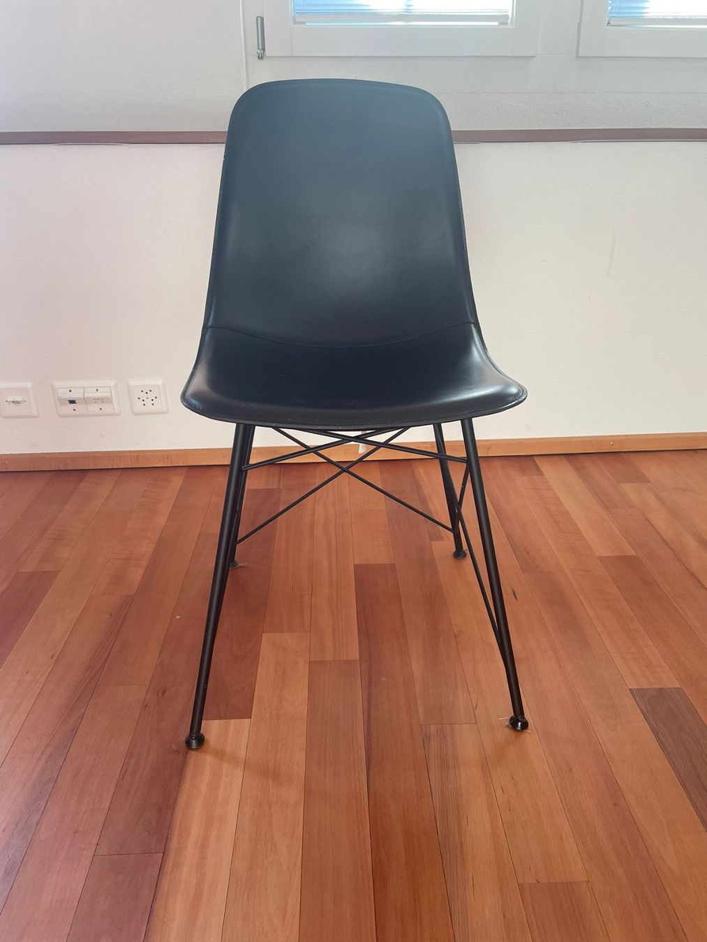 Interio Sedie: Interio Stuhl Sitzschale Sedia Leder – Usato da Stäfa venduto da jea_5hfg