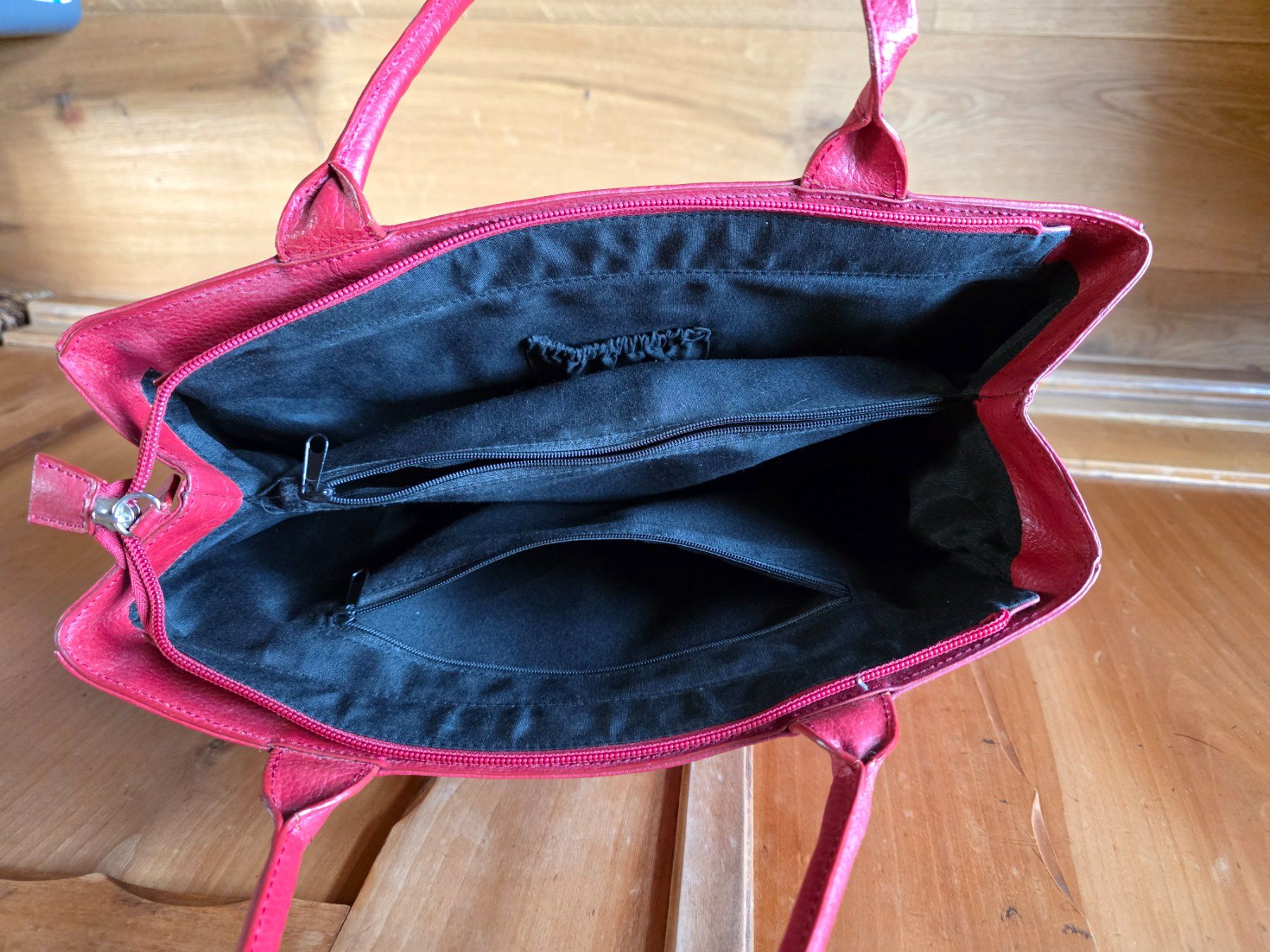 Borse da donna: Vintage rote Leder Hand Tasche – Usato da Walterswil BE venduto da Lonitti 5