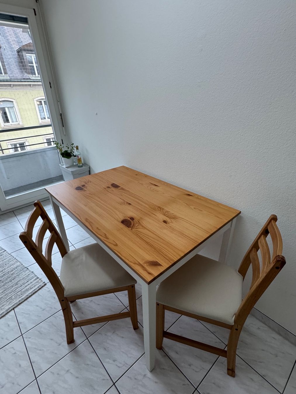 Ikea Set di tavolo e panche: Kitchen table with 2 chairs, IKEA, LERHAMN – Usato da Basel venduto da emi_n89l