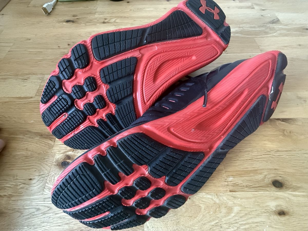 Under Armour Herrenschuhe: Schuhe Under Armour Charged 44.5 – Gebraucht aus Sarmenstorf von SimonScheurer 1