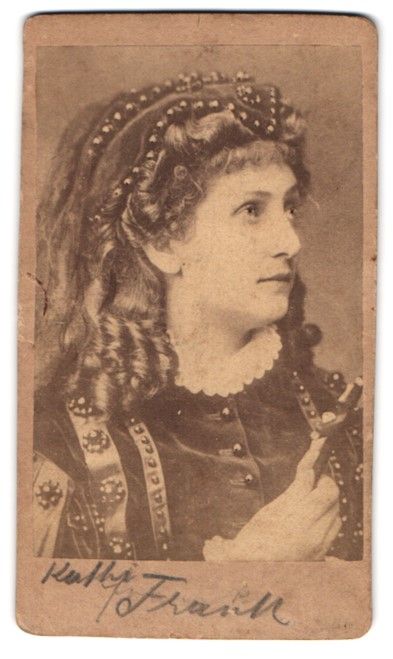 Fotografie & Manifesti: Fotografie Portrait Schauspielerin Kathi – Usato da Berlin venduto da bartko-reher