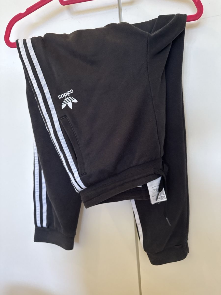 Adidas Pantaloni: Adidas  – Usato da Menzingen venduto da Dali2504