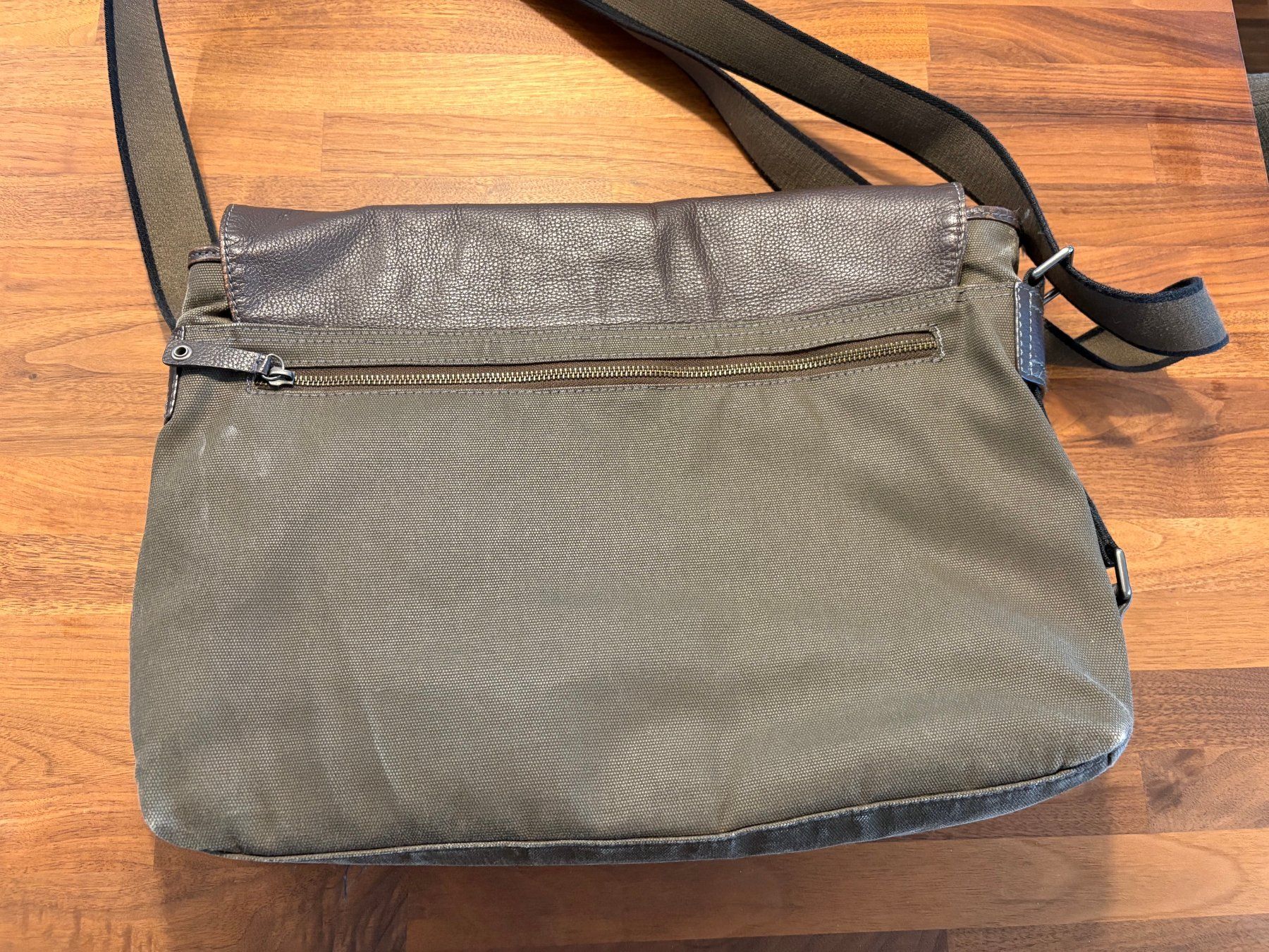Lacoste Sacs: Lacoste Umhängetasche – D'occasion à Lachen SZ par dreanliner 2