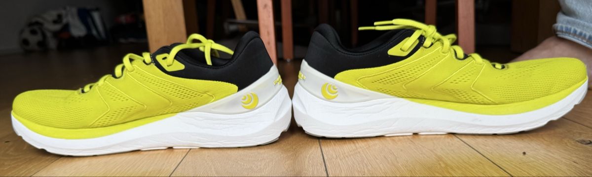Scarpe da uomo: Topo Athletic M-Phantom 2, gelb/schwarz, Grösse 44.5 – Usato da Winterthur venduto da Haesle 2
