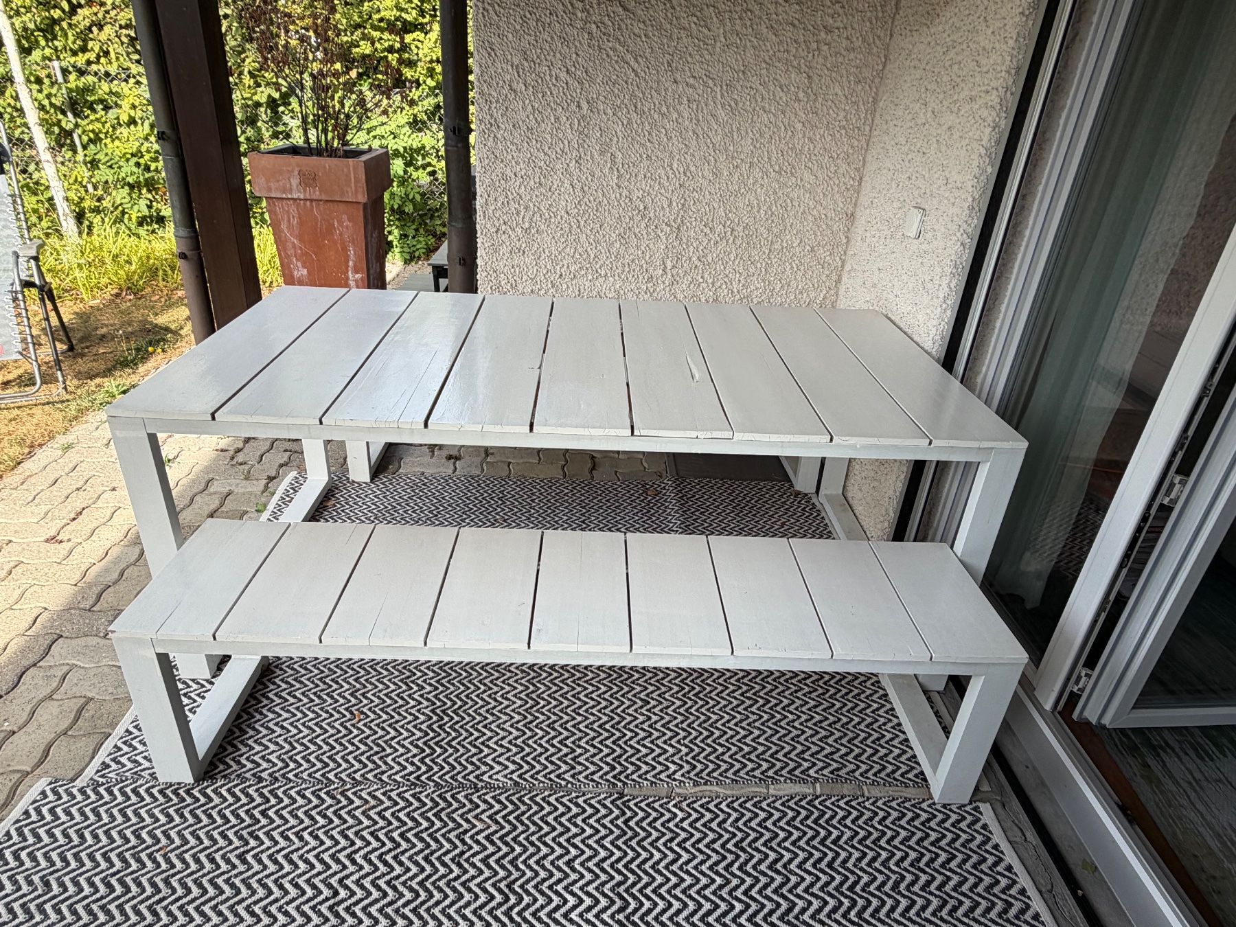 Set de table et chaises: Grosser Gartentisch mit 2 Bänken – D'occasion à Au ZH par sieberlei 1