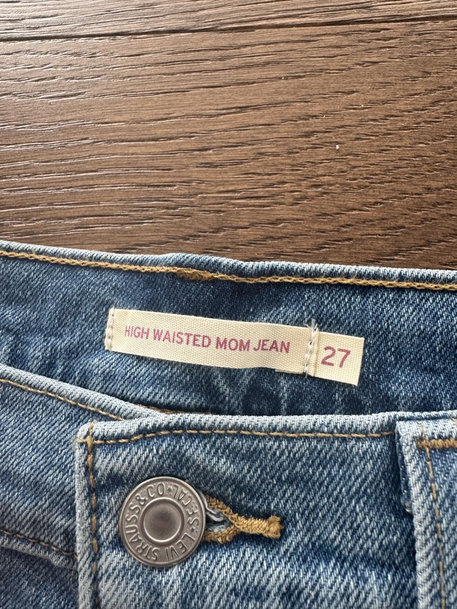 Levi's Jeans: Levi‘s High Waisted Mom Jeans – Nuovo e nell'imballaggio originale da Meilen venduto da nic_77cd 2