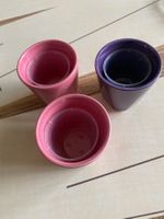 3 kleine Blumenübertöpfe mit Inhalt: 2 altrosa und 1 lila