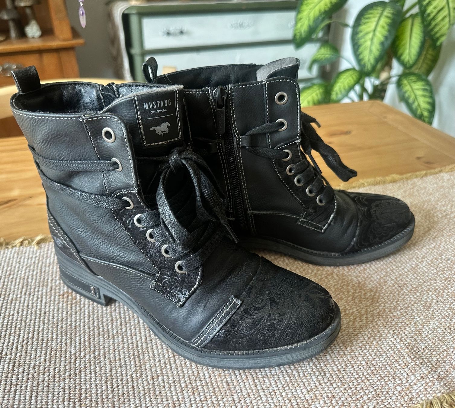Mustang Scarpe da donna: Schwarze Mustang-Boots Gr. 38 – Usato da Muri AG venduto da Shoshana5 2