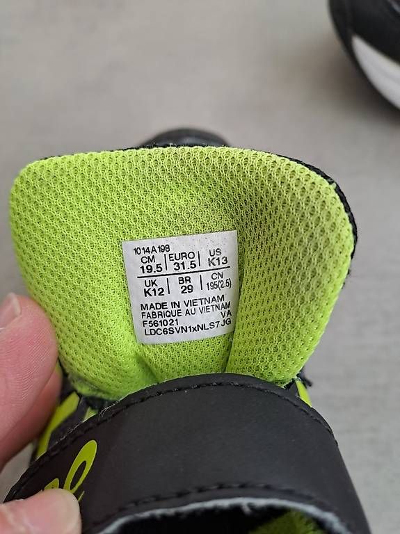 Scarpe per ragazzi: Asics Sneakers (Gr. 31.5) – Usato da Stein AR venduto da foxtown2 4