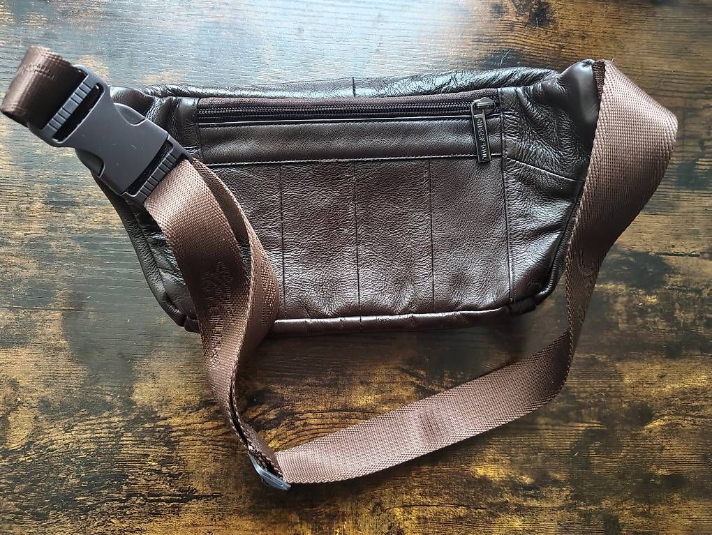 Altro in  Abbigliamento & Accessori: Sac banane en cuir brun – Usato da Vevey venduto da con_dwl8 2