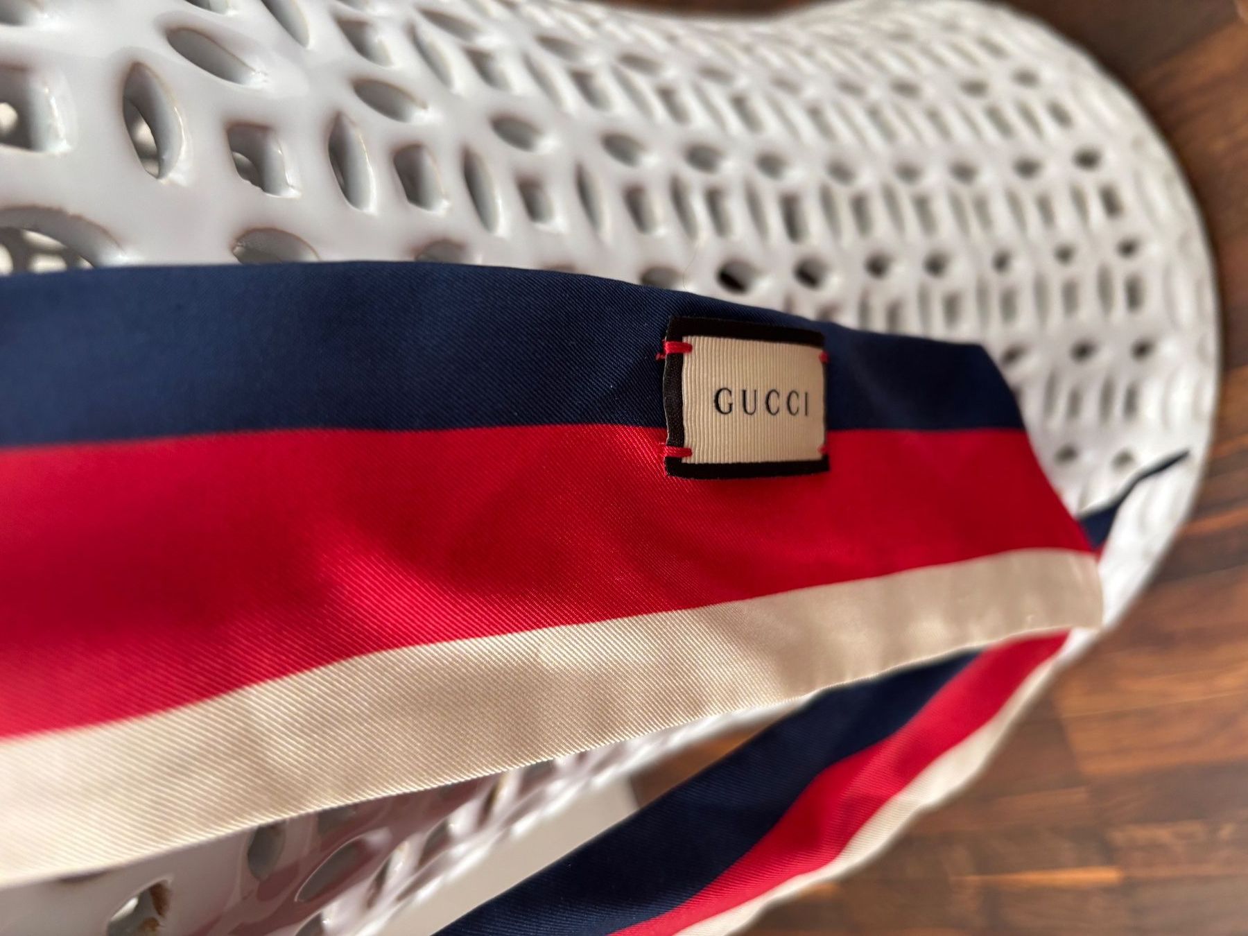 Gucci Foulard & Sciarpe: Gucci Schal Seide/Fell – Nuovo (secondo la descrizione) da Herrliberg venduto da mayfi 2