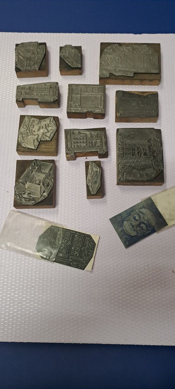Servierplatten: 24 alte Druckplatten – Gebraucht aus Basel von Marktplatz11 5