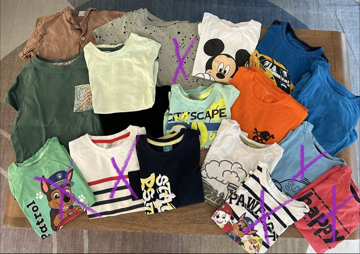 Lotti & Set di vestiti: Tshirts 98/104 – Usato da Feuerthalen venduto da cel_ine13