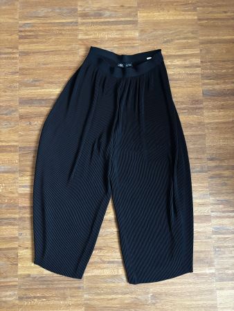 Zara Plisse Hose schwarz (S)